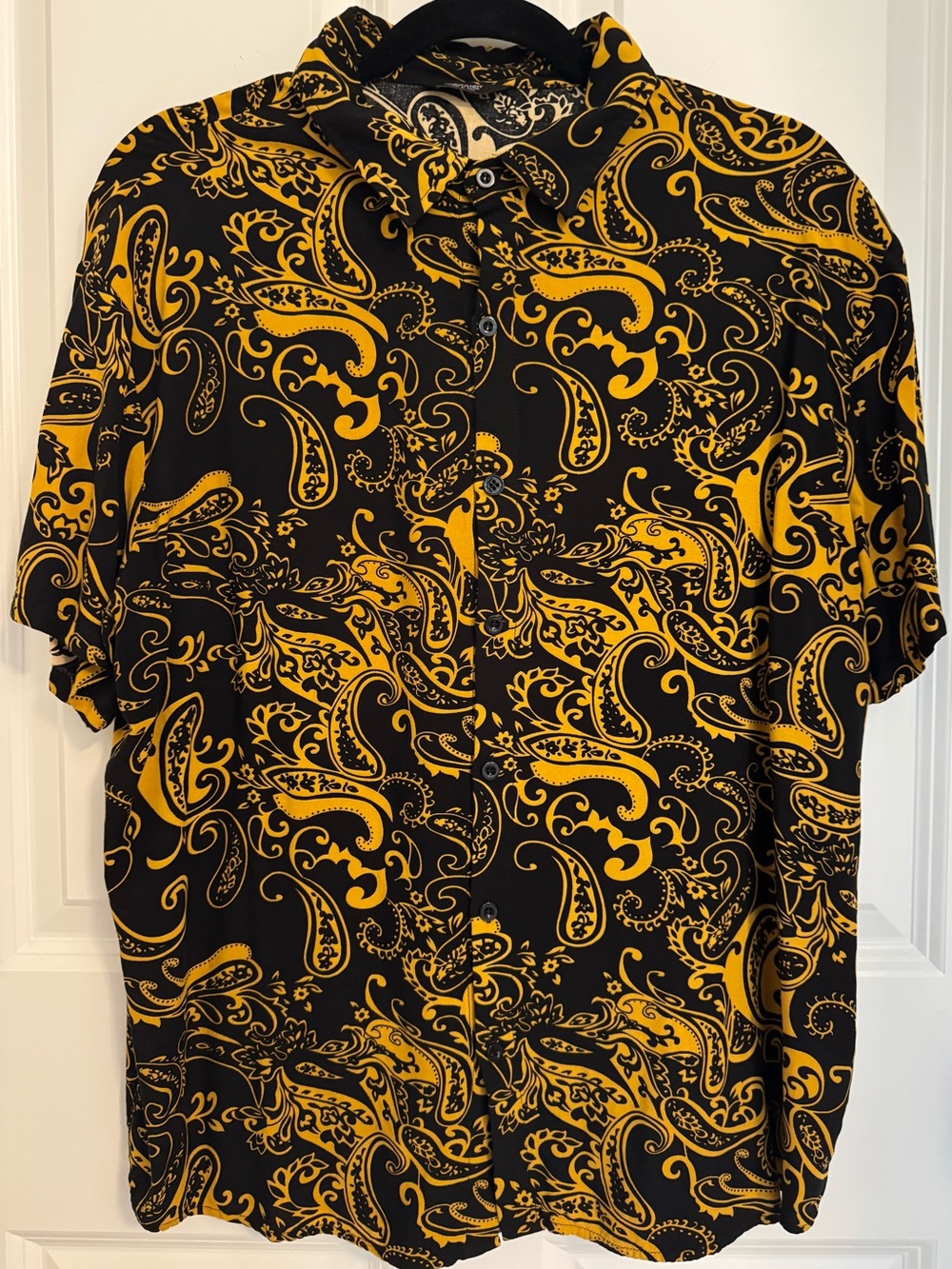 COOFANDY Men’s Black & Gold Paisley Button Front Shirt Size Large Baroque Print